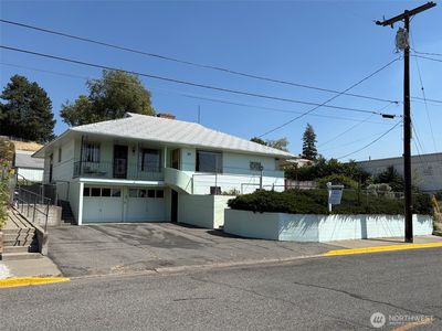 10 W Dewberry Avenue
