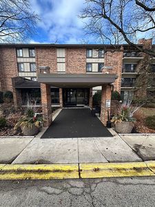 301 Lake Hinsdale Dr APT 108
