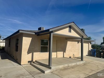 10909 Santa Ana St