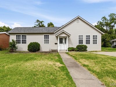 Property at 523 W Bottom Ave, Columbia, IL