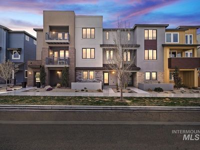 3785 E Parkcenter Blvd