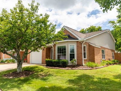 27 Holland Park Ln