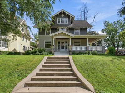 1732 Summit Ave