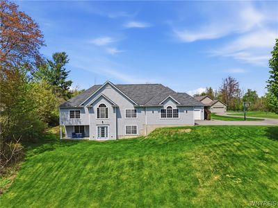 Property at 6784 Milestrip Rd, Orchard Park, NY