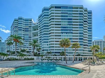 888 Boulevard Of The Arts APT 104