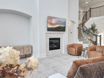 1935 Golden Leaf Dr