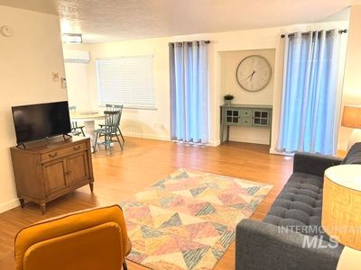 738 Washington St N #2