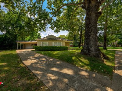 3805 Victory Dr