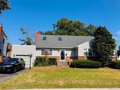 561 Center Dyre Avenue