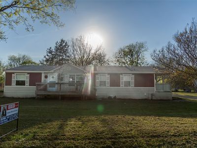 Property at 112 SE Front St, Leonard, TX