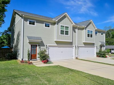 2700 Woodview Dr