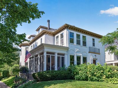 1100 Douglas Ave