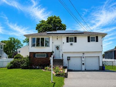 121 W Lake Drive