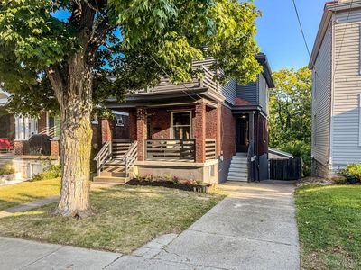2908 Montclair Ave