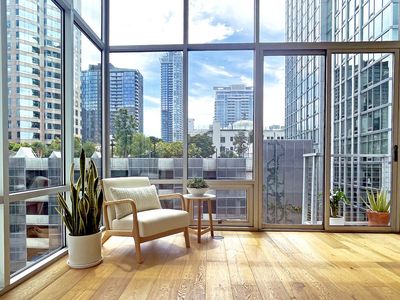 645 W 9th St APT 720