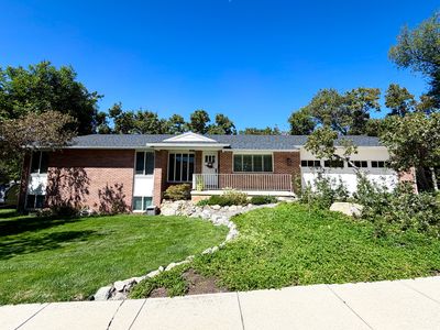 1087 E Oxford Dr