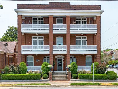 233 N 6th St APT 203