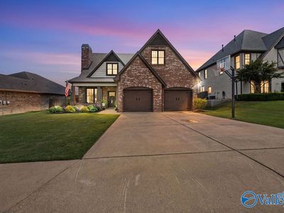 2905 Old Barn Cir SE