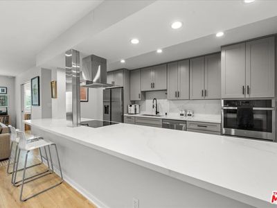 1045 N Kings Rd APT 204