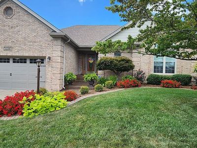 5028 Hunters Point Cir