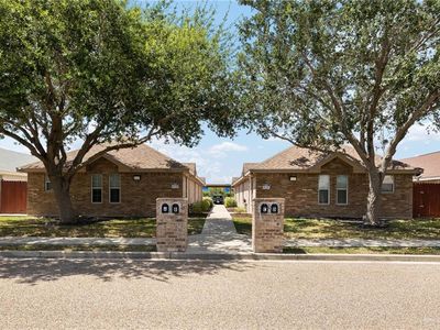 1810 W Portales Dr