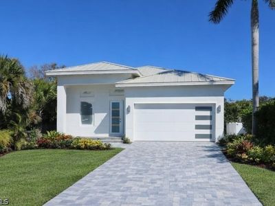 769 95th Ave N