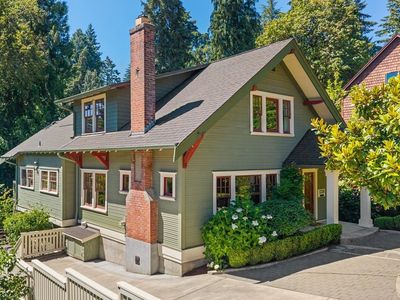 Property at 2328 SW Broadway Dr, Portland, OR