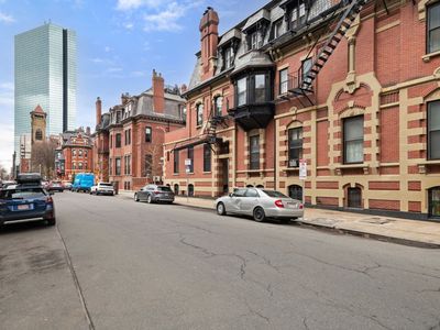 278 Clarendon St APT 4