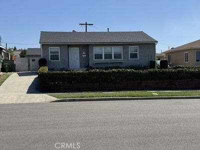 13708 S Menlo Ave