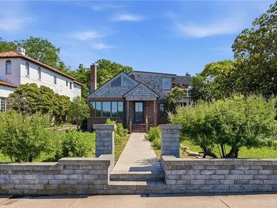 607 Mayflower Rd