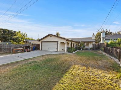 Property at 700 Brentwood Dr, Bakersfield, CA