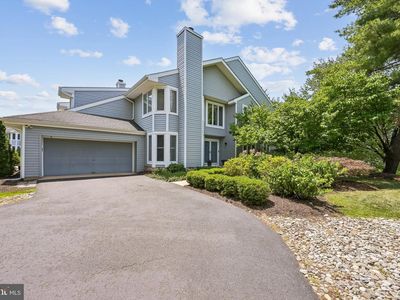 704 Sunshine Lakes Dr