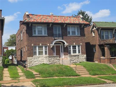 4943 Winona Ave