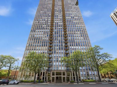 1660 N La Salle Dr APT 1004
