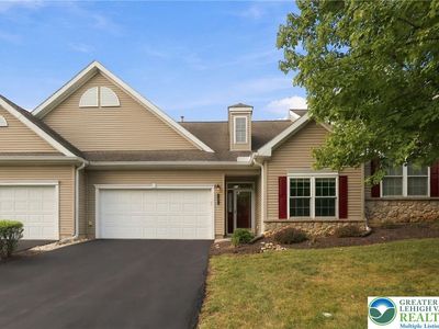 5229 Garden View Ln