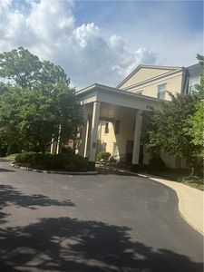 333 Oakwood Ave Suite 2-E