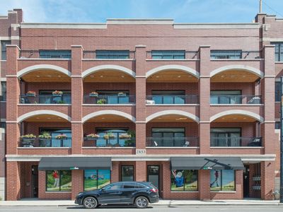 2853 N Halsted St Unit 202