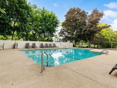 53 Melrose St APT 2B
