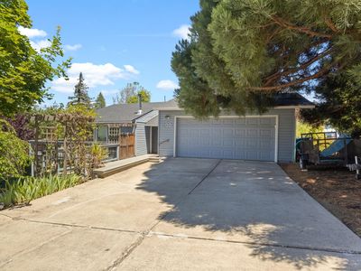 1100 Beswick Way