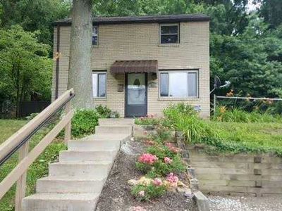 411 Macfarlane Dr
