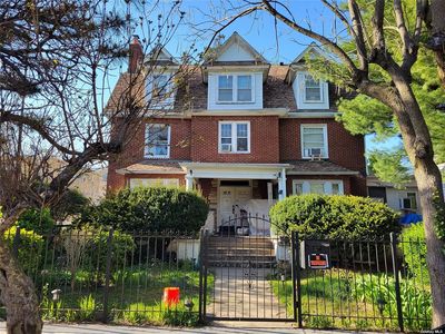154-11 Ash Ave