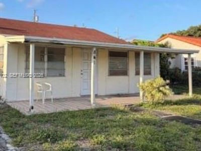 841 NE 4th Pl