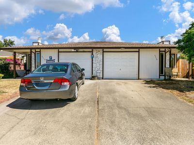 3115-3113 Laurelhurst Dr
