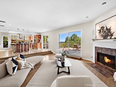 8716 Hollywood Hills Rd