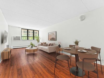 301 Cathedral Pkwy #2L