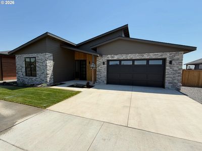 451 NE Union Loop