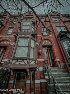 572-574 Madison Avenue