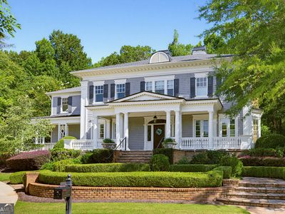2000 Lancaster Sq
