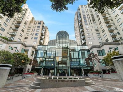 1 Daniel Burnham Court #816