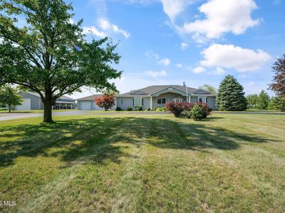 23179 Maplewood Rd